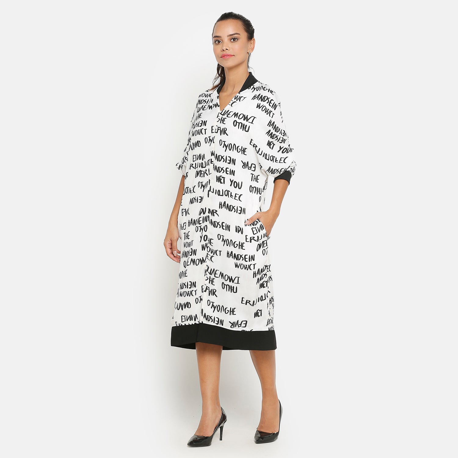 Black & White Printed Dress With Neck Rib