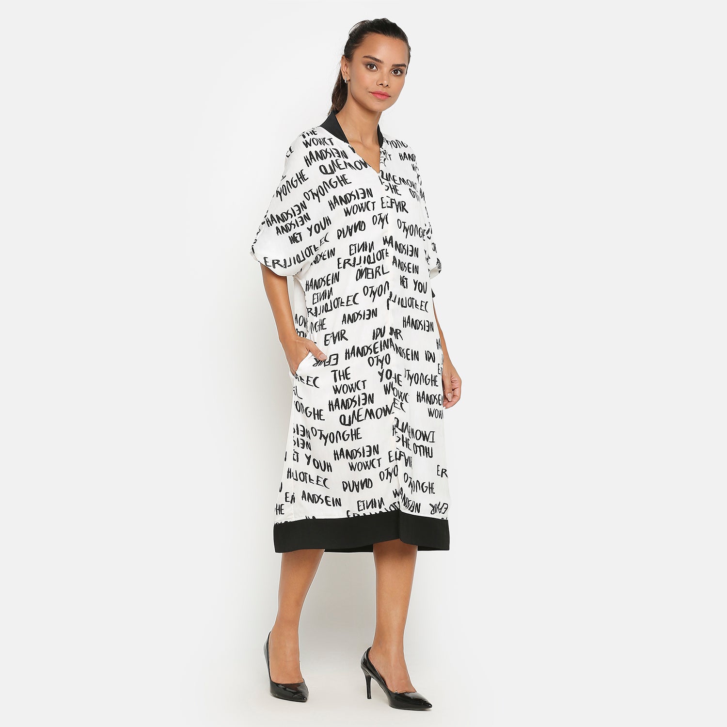 Black & White Printed Dress With Neck Rib