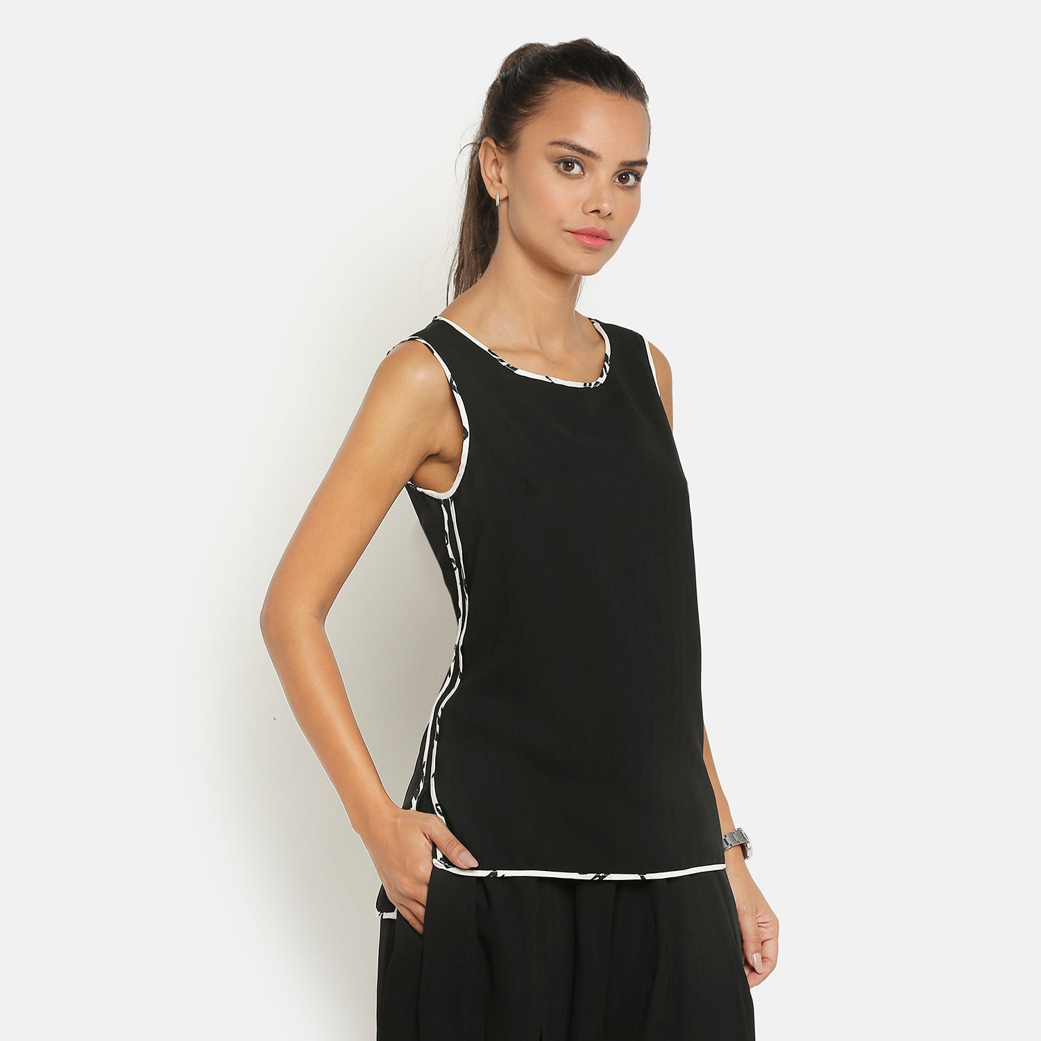 Black Sleeveless Top With Contrast Piping