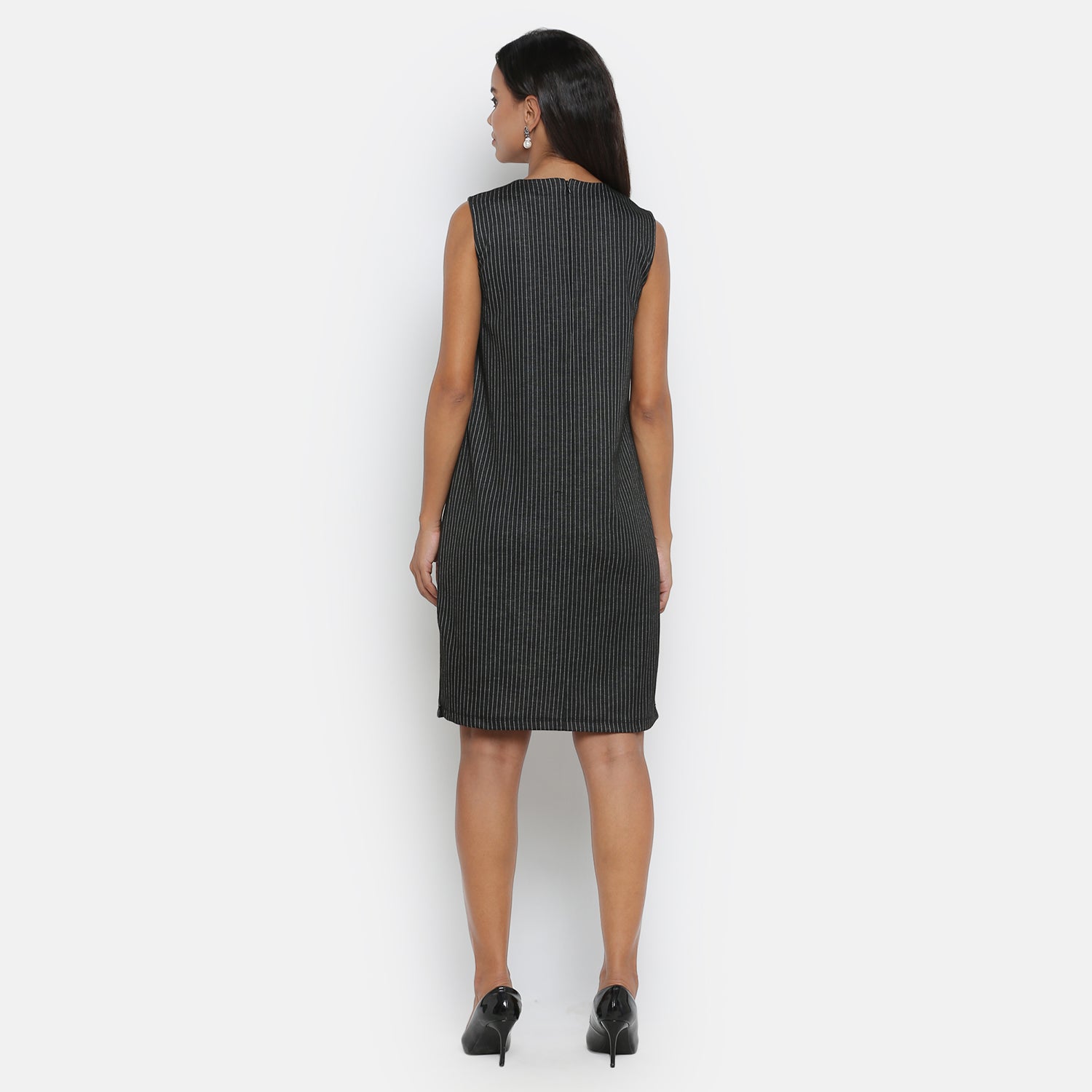Black line sleeveless dress