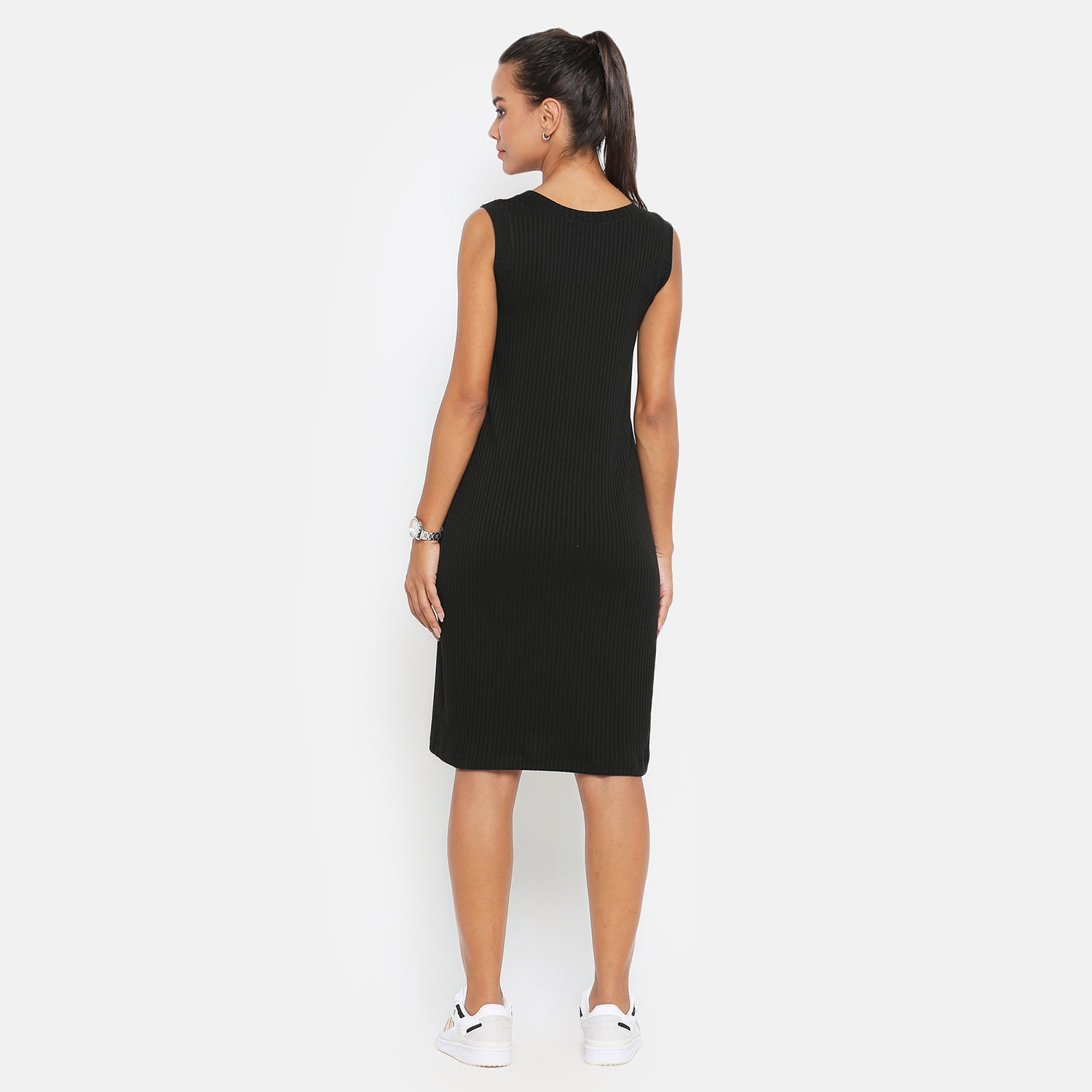 Without sleeves black ribbed fitted dress