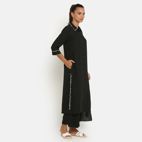 Black shirt collar kurta with embroidered slit
